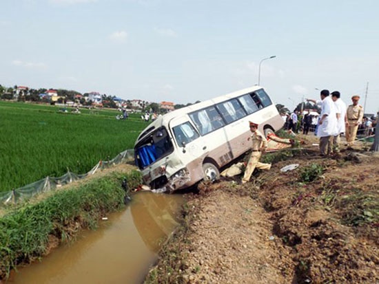 Hiện trường vụ tai nạn giao thông làm 5 người chết