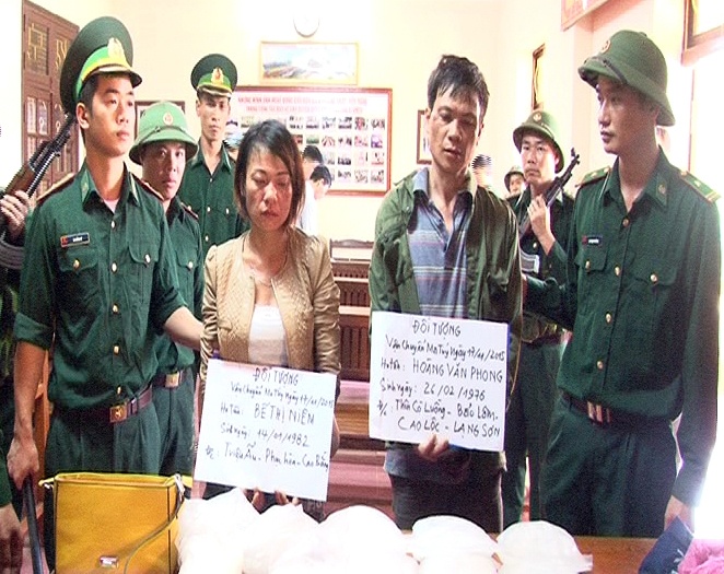 Doi nam nu vac 10 kg ma tuy da vuot bien hinh anh