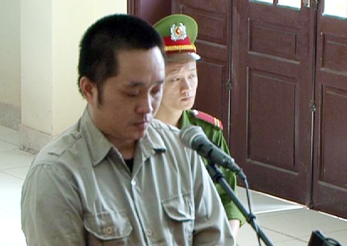 Cuu can bo trung tam giao duc linh 12 nam tu hinh anh