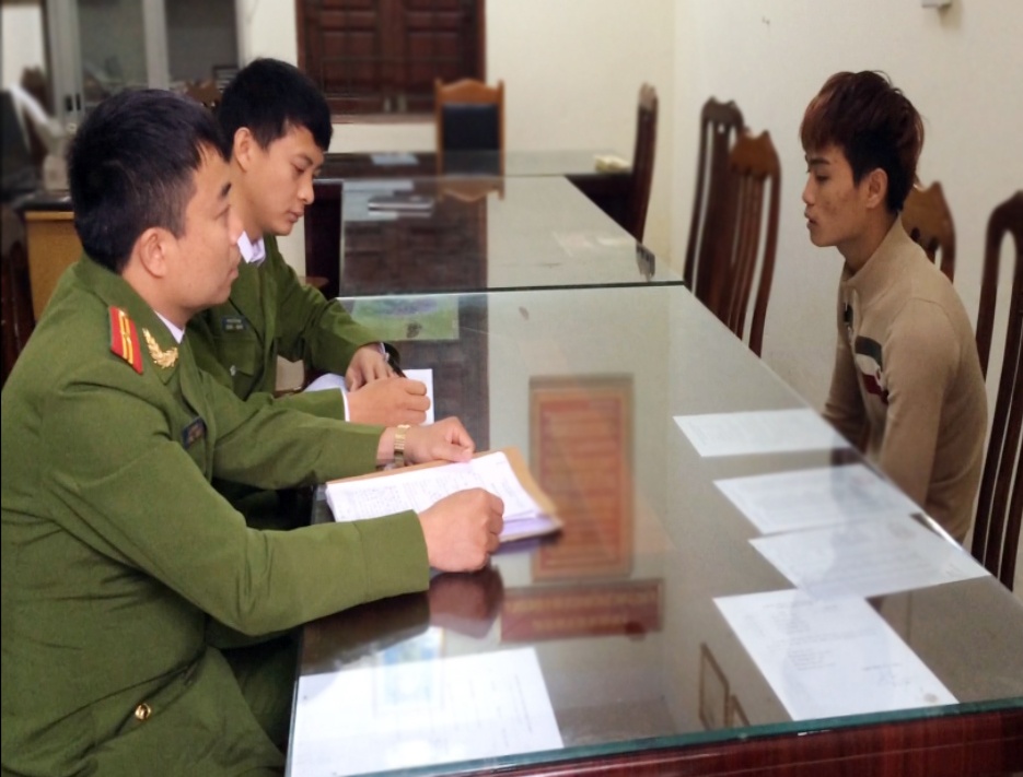 9X cuop xe may lay tien di bar hinh anh