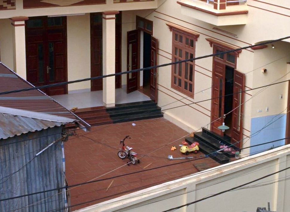 2 cha con bi dam chet trong nha khi truy duoi trom hinh anh