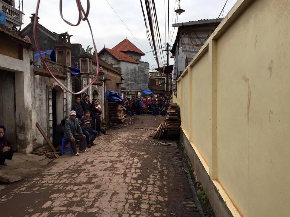 Lối vào nơi xảy ra trọng án bị phong tỏa nghiêm ngặt.