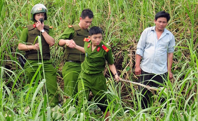 Vay bat ke dot nha, dam chet cong an xa hinh anh