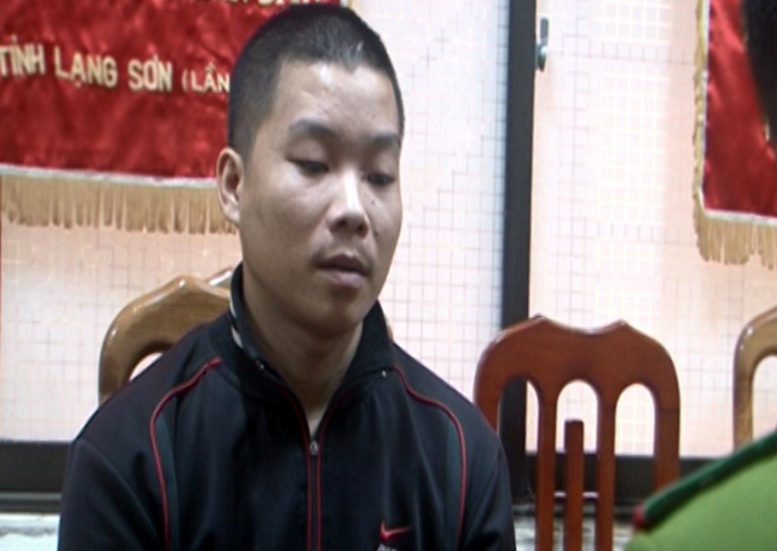 Tung tien, bo dua con trai 2 tuoi sang Trung Quoc de ban hinh anh