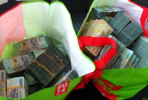 Nho chu photo lam gia giay to de lua hon 10 ty dong hinh anh