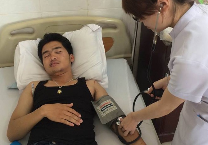 5 nguoi trong gia dinh bi con do hanh hung hinh anh