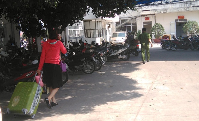 Bat 'co' ban ve tau cho den kem giay to tuy than gia hinh anh