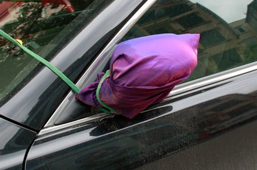 Thu giu hang nghin phu tung oto cu tai cho Troi hinh anh