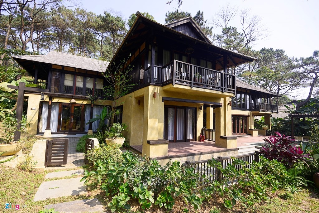 Dinh chi Giam doc rung quoc gia Ba Vi,  Resort khong phep tai rung quoc gia Ba Vi anh 2