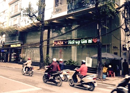 Canh sat kham xet cong ty buon kim cuong o Ha Noi hinh anh