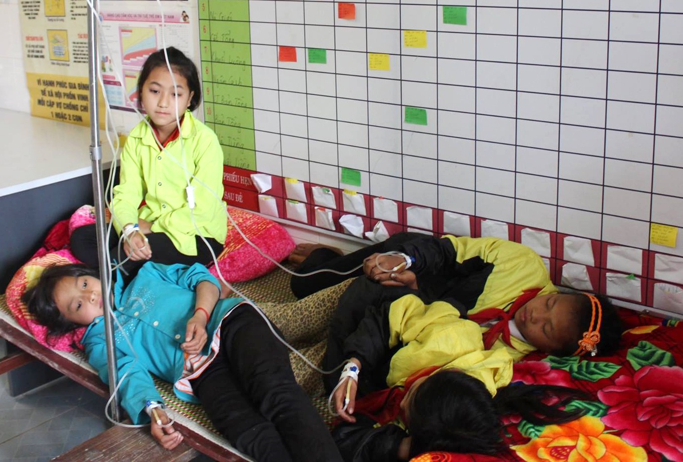 Gan 50 hoc sinh ban tru nhap vien do ngo doc thuc an hinh anh