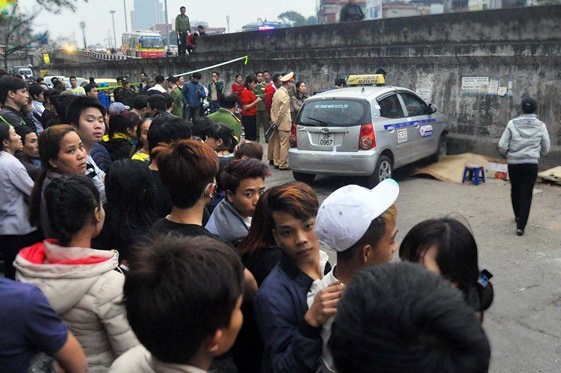 khởi tố lái xe taxi đâm chết 2 người ảnh 2 khoi to lai xe taxi dam chet 2 nguoi anh 2