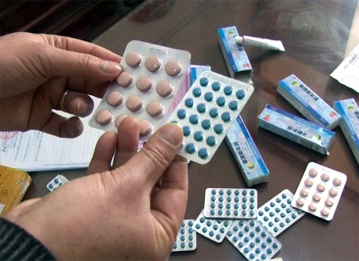 Lua ban thuoc kich duc gia cho khach du lich hinh anh