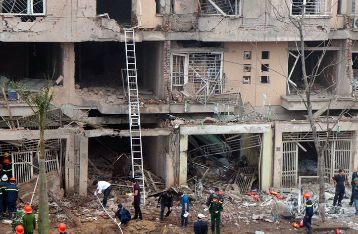 Truy tim nguoi cho khoi kim loai gay no o Ha Dong hinh anh