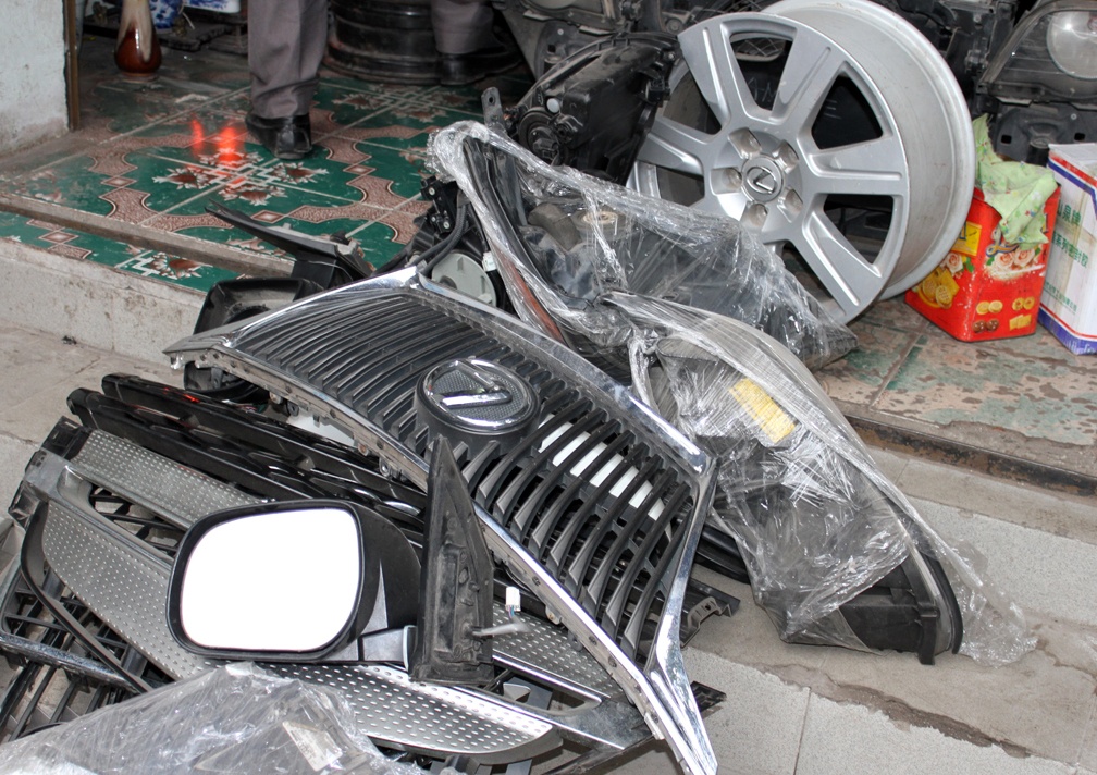 Tieu huy phu tung oto o cho Troi anh 1