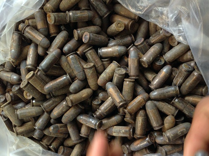 Ta hoa phat hien hon 1.000 vien dan duoi nen nha hinh anh