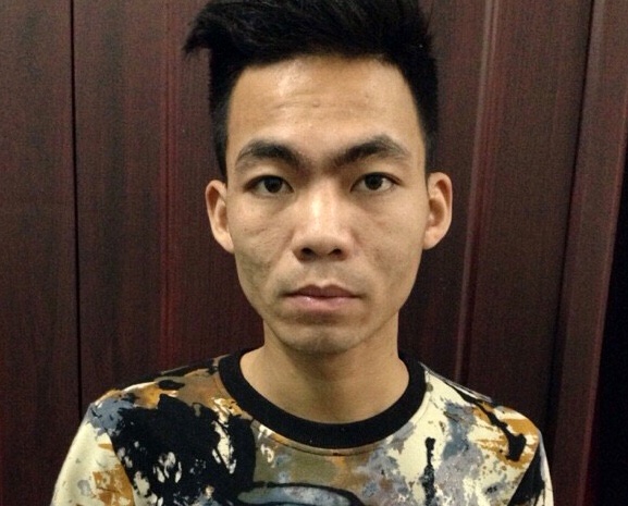 Canh sat dan quan trong dem bat ke tron na co sung hinh anh