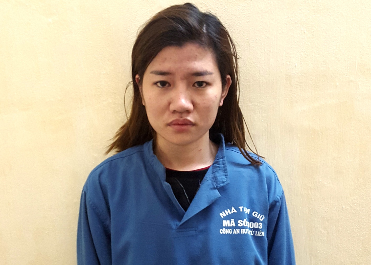 Nu 9X cam dau nhom ban dam qua mang hinh anh