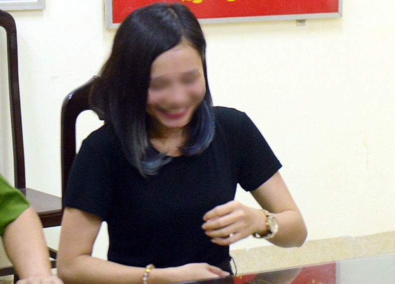 toàn cảnh vụ cảnh sát nhổ nước bọt ảnh 5 toan canh vu canh sat nho nuoc bot anh 5