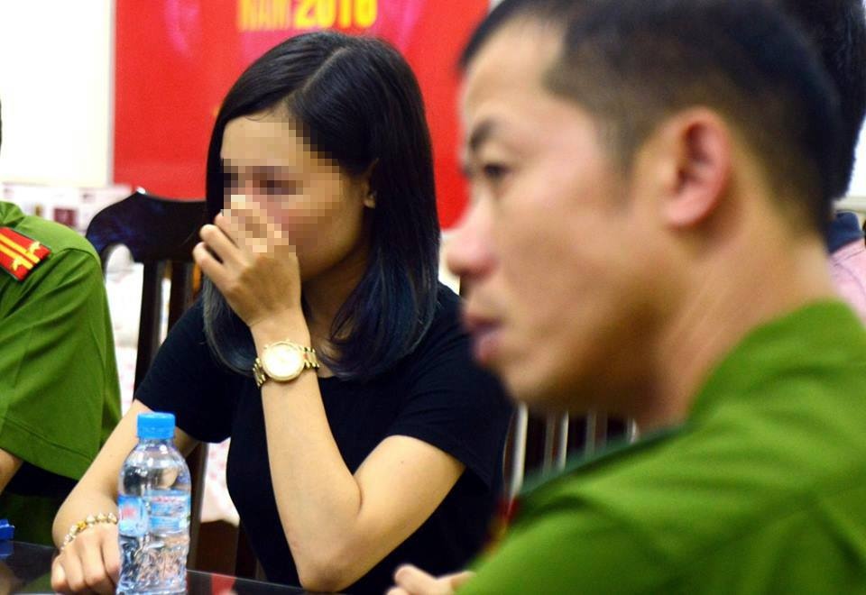 Toan canh vu canh sat bi to nho nuoc bot vao dan hinh anh