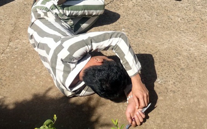 Nguoi danh chet Do Dang Du trong buong giam sap hau toa hinh anh