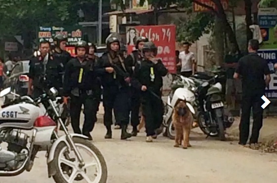 Toan canh vu vay bat trum ma tuy na sung vao canh sat hinh anh