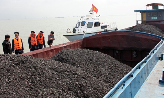 Truy to nhom buon lau gan 4.000 tan than theo duong bien hinh anh