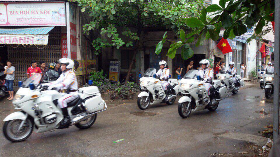 Ong Obama ghe quan tra da anh 5