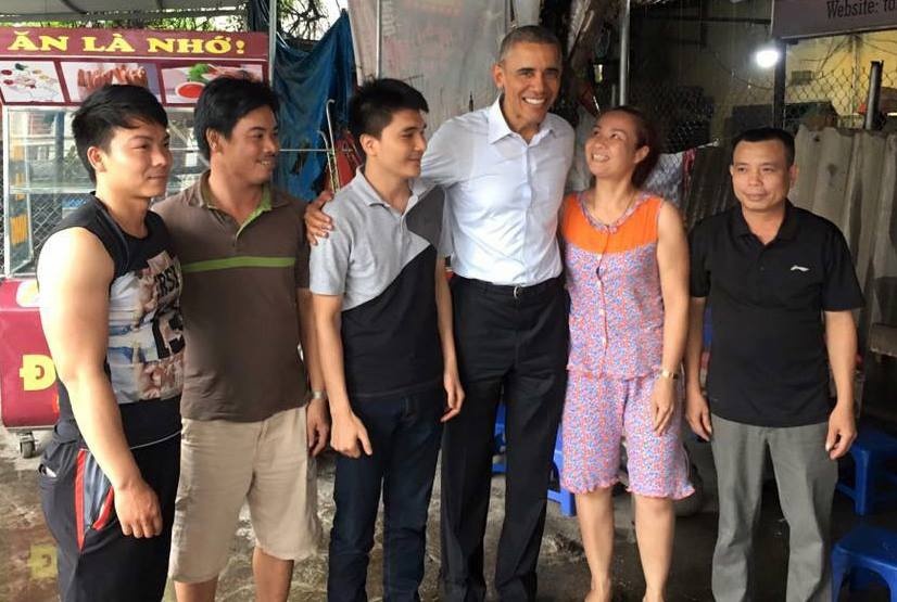 Ong Obama ghe quan tra da anh 11