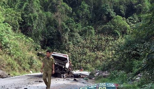 Hien truong vu no xe khach o Lao anh 1