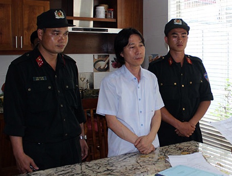 Bat cap vo chong dieu hanh duong day ca do tram ty mua Euro hinh anh