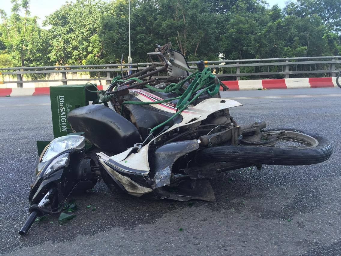 Ôtô đâm liên hoàn ảnh 2 Oto dam lien hoan anh 2