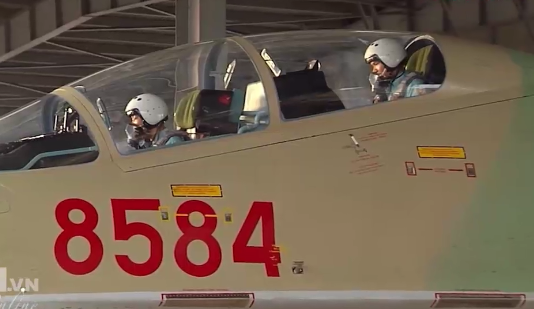 Cau chuyen ve chiec ghe phia sau cua may bay Su-30MK2 hinh anh