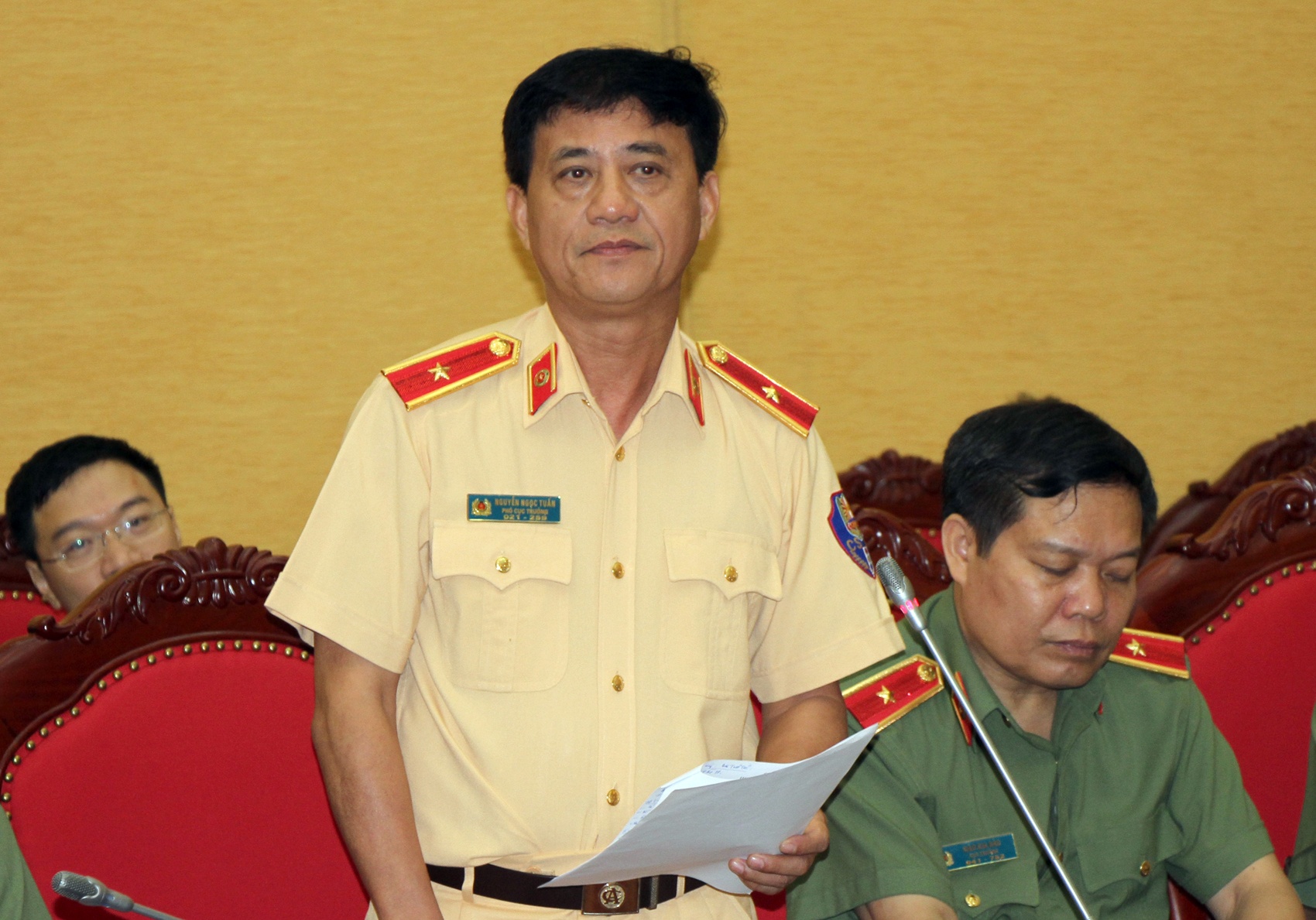 'CSGT phat loi lop mon bang mat thuong la sai quy dinh' hinh anh