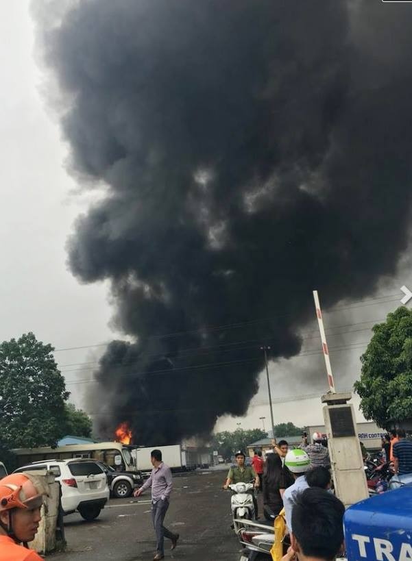 Xe bon boc chay anh 1