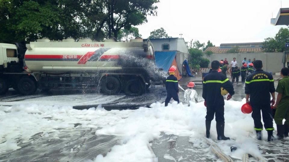 Xe bon boc chay anh 6