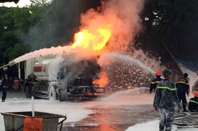 Xe bon boc chay anh 4