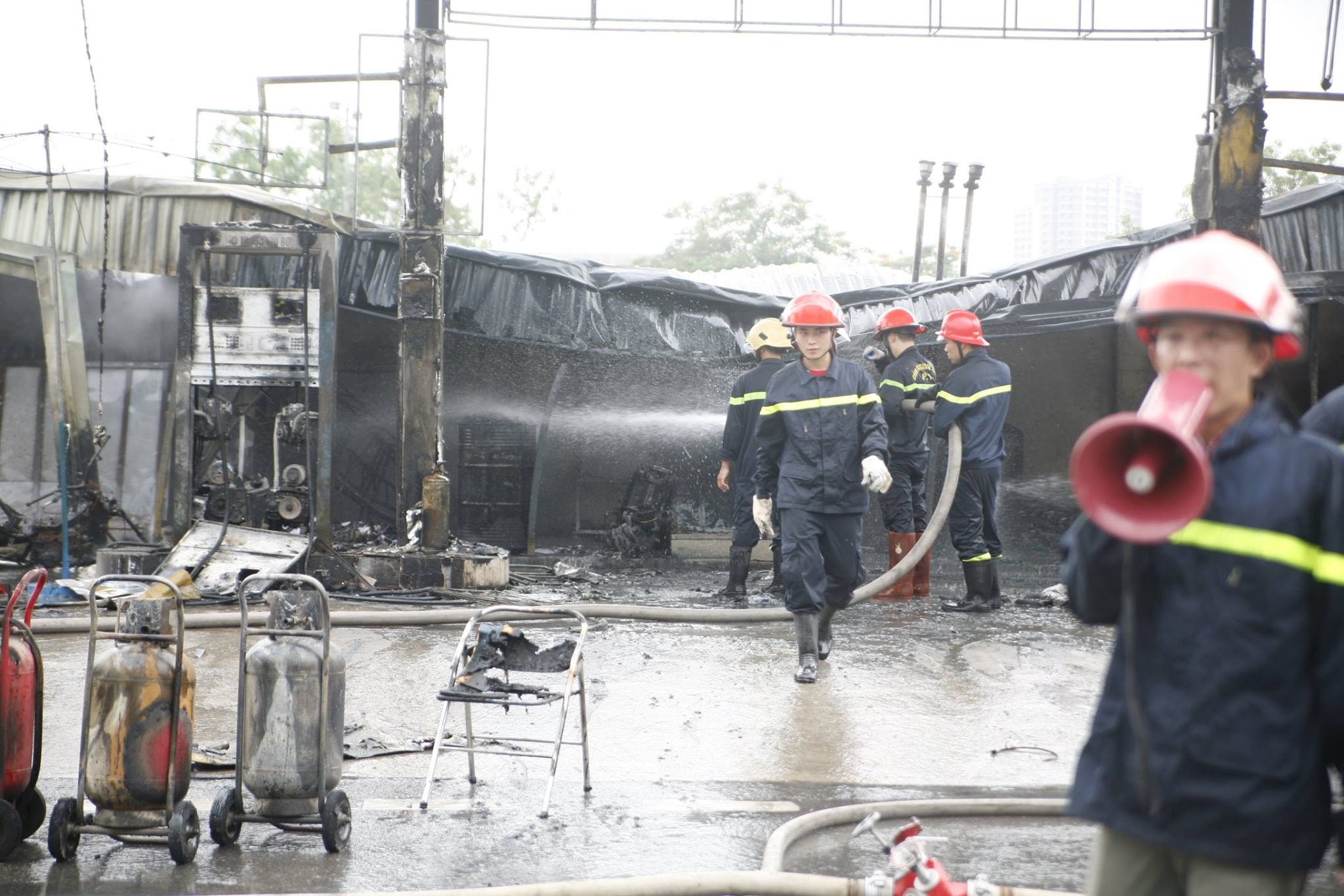 Xe bon boc chay anh 12