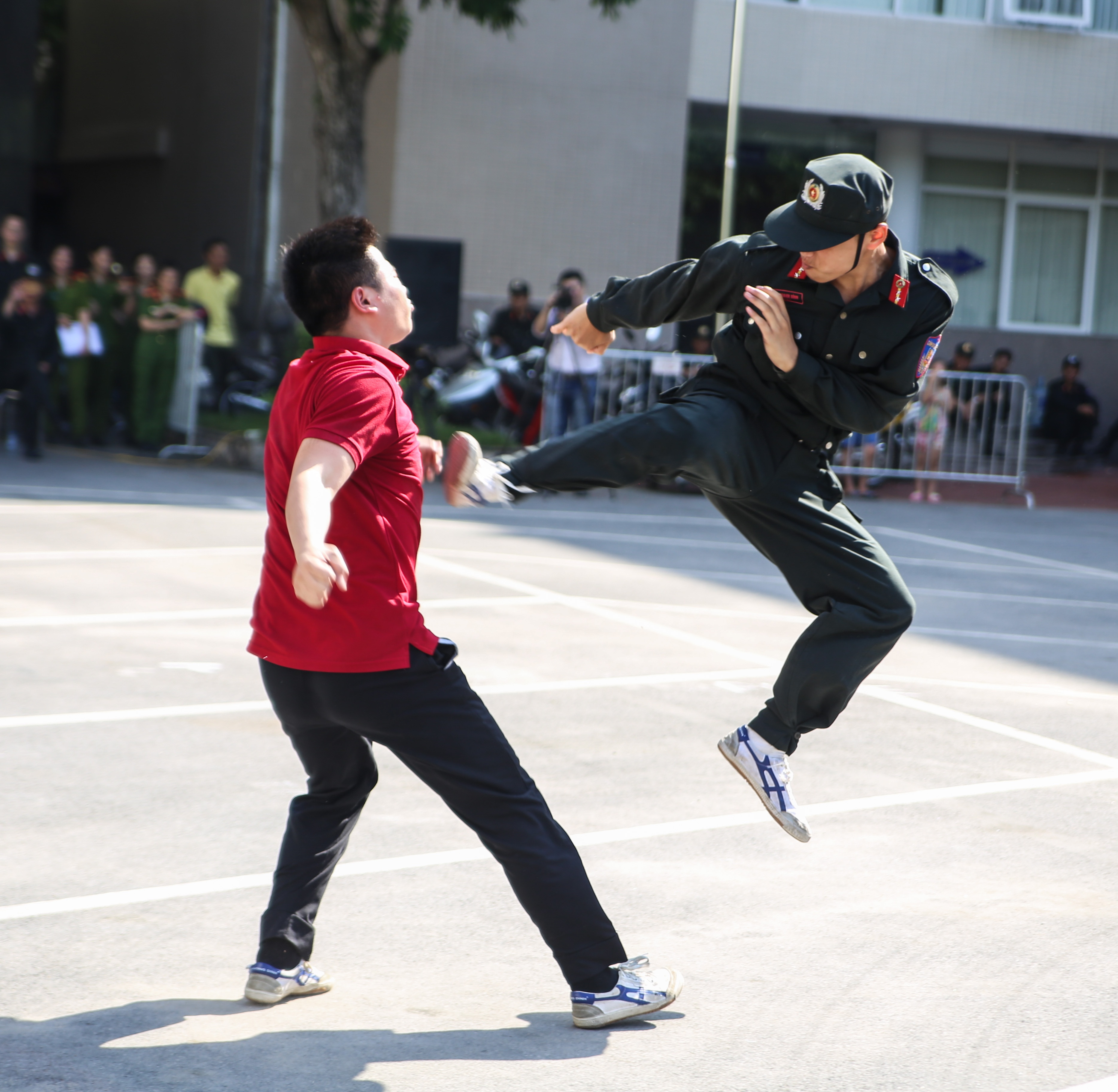 Quat nga nhom cuop anh 5