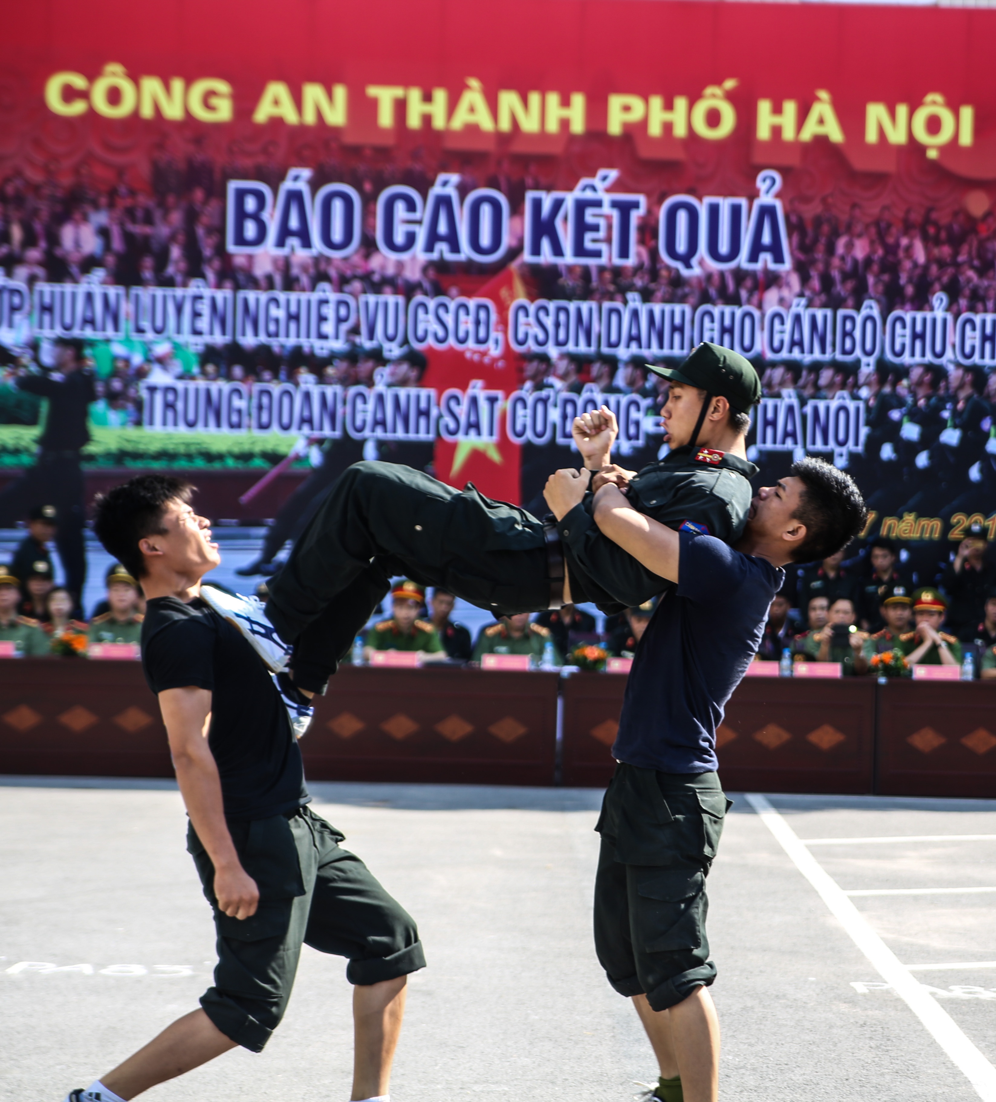 Quat nga nhom cuop anh 6