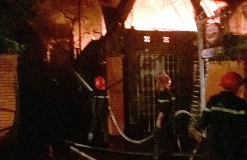 Quán rượu cháy rụi ảnh 2 Quan ruou chay rui anh 2