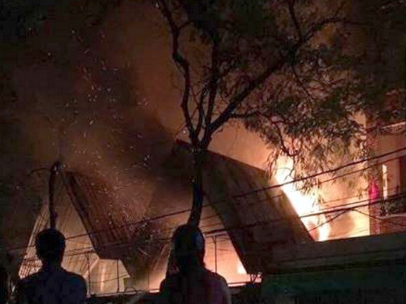 Quán rượu cháy rụi ảnh 1 Quan ruou chay rui anh 1