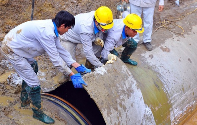 Nguyen Pho chu tich Ha Noi lien quan vu vo ong nuoc song Da hinh anh