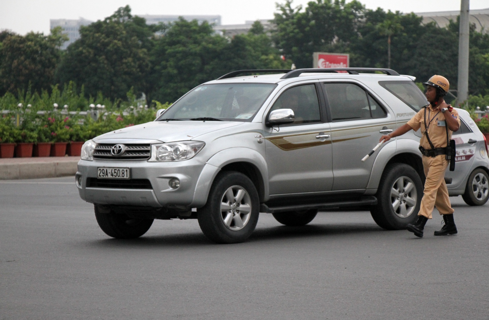 Tuoc phu hieu Bo Cong an anh 4