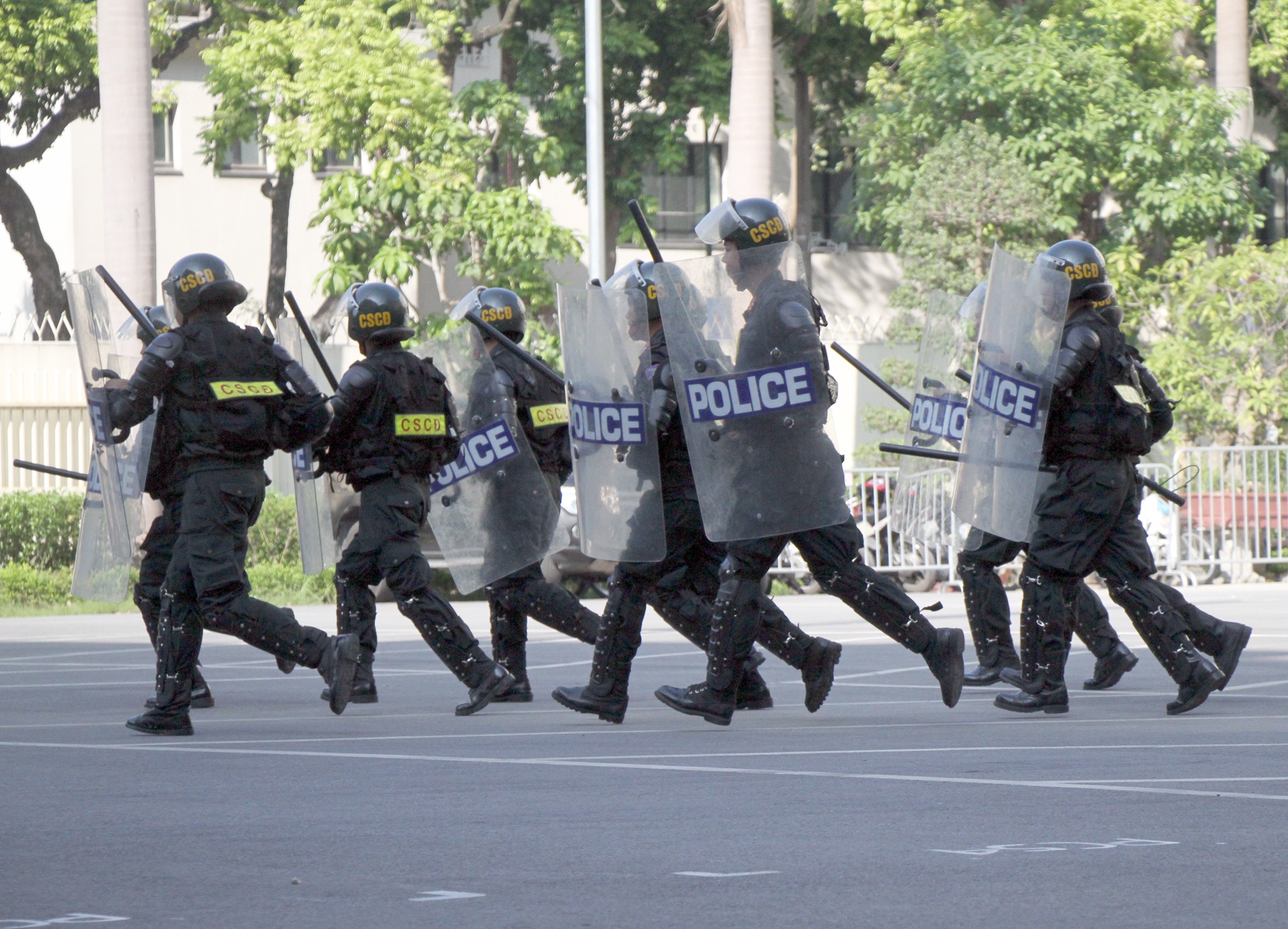 Hang chuc canh sat vay bat bang xa hoi den o Nam Dinh hinh anh