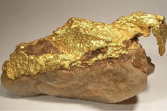 Nhan vien hang khong van chuyen trai phep 80 cay vang hinh anh