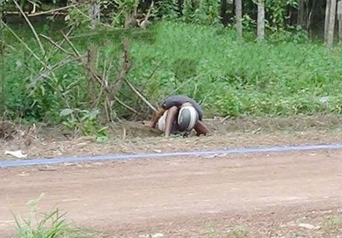 Nguoi dan ong chet ben ve duong anh 1