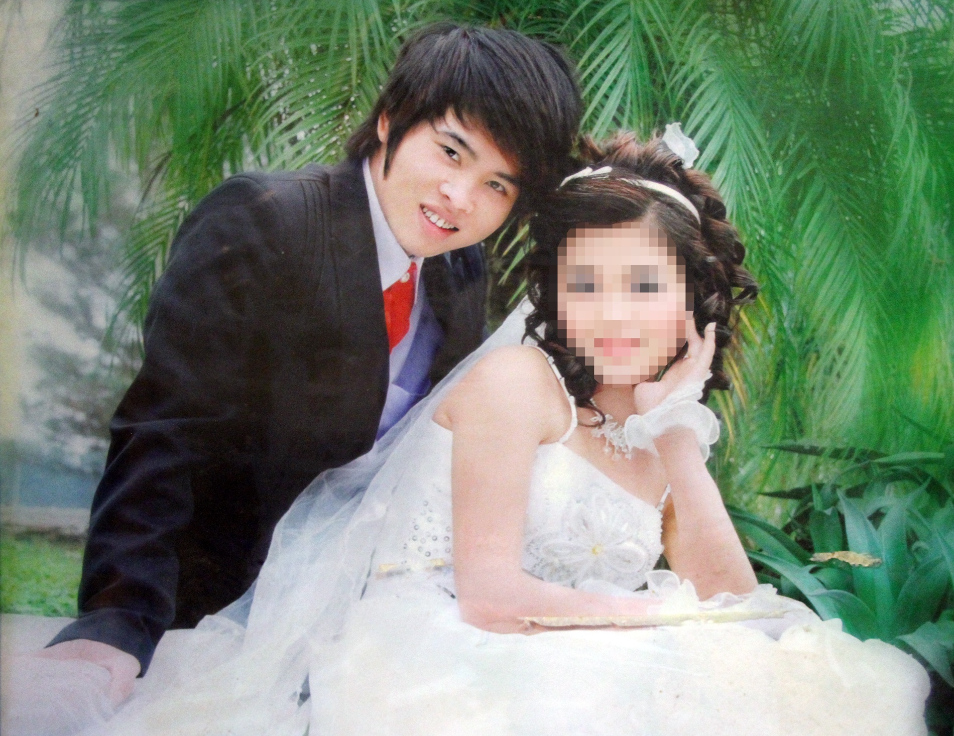 Nguoi chong tat xang dot vo bi bat tam giam hinh anh