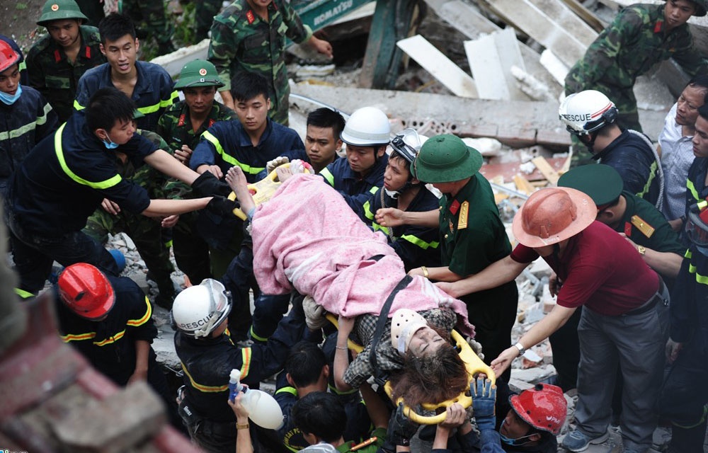 Khoi to vu sap nha 3 tang khien 2 nguoi chet o Ha Noi hinh anh