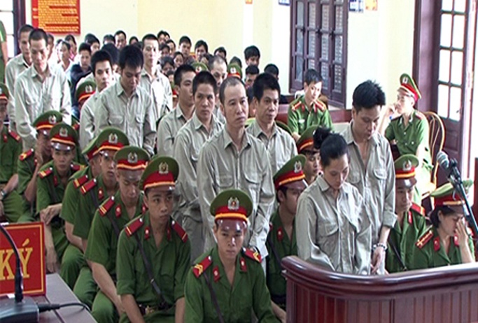 Tu hinh 11 nguoi mua ban 799 banh heroin hinh anh